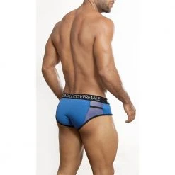 Cover Male CM143 Level Brief 12 Cover Male CM143 Level Brief